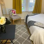 Alphastudio-Leeds-Walk 2-City-Centre-Freepark-Wifi
