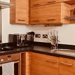 Deluxe City Apt, River Canal View& Free Parking!