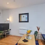 Perfect For Business & Families - Leeds City Centre - 4 Beds Apt
