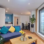 Perfect For Business & Families - Leeds City Centre - 4 Beds Apt
