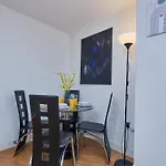 Perfect For Business & Families - Leeds City Centre - 4 Beds Apt