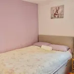 Entire Flat Free Parking Quiet Area *Self-Check In