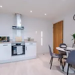 Beautifully Furnished Leeds Home Sleeps 5