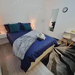 Relaxed Double Bed With Private Bathroom, Parking, Wifi And Garden.