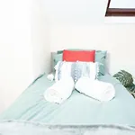 Modern Retreat Central Location Close To The City