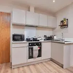 Beautiful 1 Bedroom Flat In Leeds - Sleeps 4
