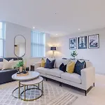 Designer Central Home In Leeds Sleeps 5