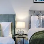 Designer Central Home In Leeds Sleeps 5