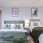 Designer Central Home In Leeds Sleeps 5