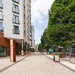 Cozy Apt Near Central Leeds