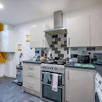 *F18Gh* For Relaxed & Cosy Stay/Free Parking/Wifi