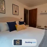 Beautiful Apartment Next To Lgi By Movida Property Group Short Lets & Serviced Accommodation