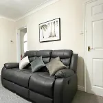 Cosy Home, Family & Contractor Friendly 4 Bedroom Near Leeds Centre, Sleeps 7