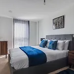Lovely Riverside 2 Bed Apartment
