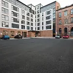 Lovely Riverside 2 Bed Apartment