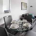 Cosy 1 Bed Apartment In Leeds