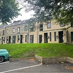 Bv Comfy Spacious 3 Bedroom Townhouse At One Cliff Oak Leeds Perfect For Contractors