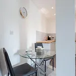 Modern 1 Bedroom Apartment Leeds