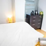 Central 2 Bed Apartment - Leeds City Centre - For Relocators, Professionals