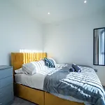 4-Bed Townhouse, Secure & Close To Leeds City Centre- Ideal For Corporate Guests