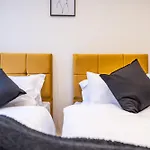 4-Bed Townhouse, Secure & Close To Leeds City Centre- Ideal For Corporate Guests