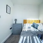 4-Bed Townhouse, Secure & Close To Leeds City Centre- Ideal For Corporate Guests