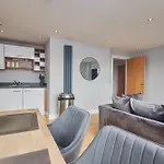 King Penthouse Apt View&Free Parking!