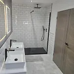 Luxury 2 Bed Next To City Centre