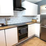 Large New-York Style Penthouse Apartment In Leeds City Centre With Contactless Check In