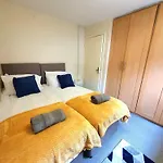3 Beds Apt - Leeds City Centre & Lgi - Contact For Better Offers!