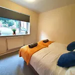 3 Beds Apt - Leeds City Centre & Lgi - Contact For Better Offers!