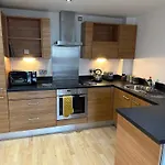 Stunning City Centre Water Views 2 Bed 2 Bath Free Parking