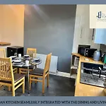 Your Leeds Grand Theatre Getaway 4Br House