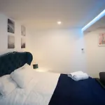 Carter House Apartments.....6 Beds In 3 Bedrooms