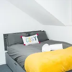 Leeds Large Townhouse Retreat Close To The City