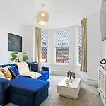 Home In Woodhouse, Leeds,Free 4 Car Parking,Free Wifi