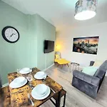Cosy Home In Leeds, Free Wifi
