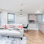 Elegant 1-Bedroom Apartment In The Heart Of Leeds