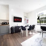 3Bdr, En-Suite Baths, City Centre, Netflix, Amazing Location!