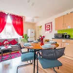 *G11H* For A Cosy Luxurious Lovely Stay + Free Parking + Free Fast Wifi Perfect For Work Or Pleasure*