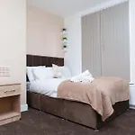 Rio House - 2 Miles From Central Leeds