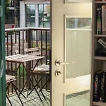 Beautiful 2 Bed Apartment - City Centre - Free Private Parking - Perfect For Families And Professionals