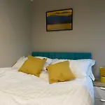 Stunning King Suite Apartment In The Heart Of Leeds City Center