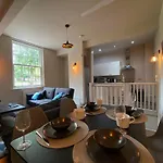 Stunning King Suite Apartment In The Heart Of Leeds City Center