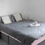 Modern 4 Bed En-Suite House In Leeds - Free Parking