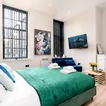 Beautiful Apartment & Central Location & King Size Bed