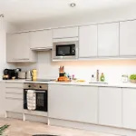 Exceptional Apartment & Gorgeous Interior & King Size Bed
