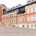 Modern Apartment - Leeds City Centre