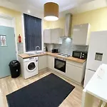 St James Residence Close City Centre