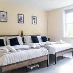 3 Bedroom House - Free Parking-Hospital-Contractors-Families